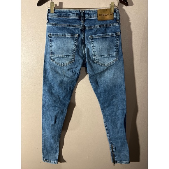 Dsquala Distressed Blue Jeans - Picture 2 of 5